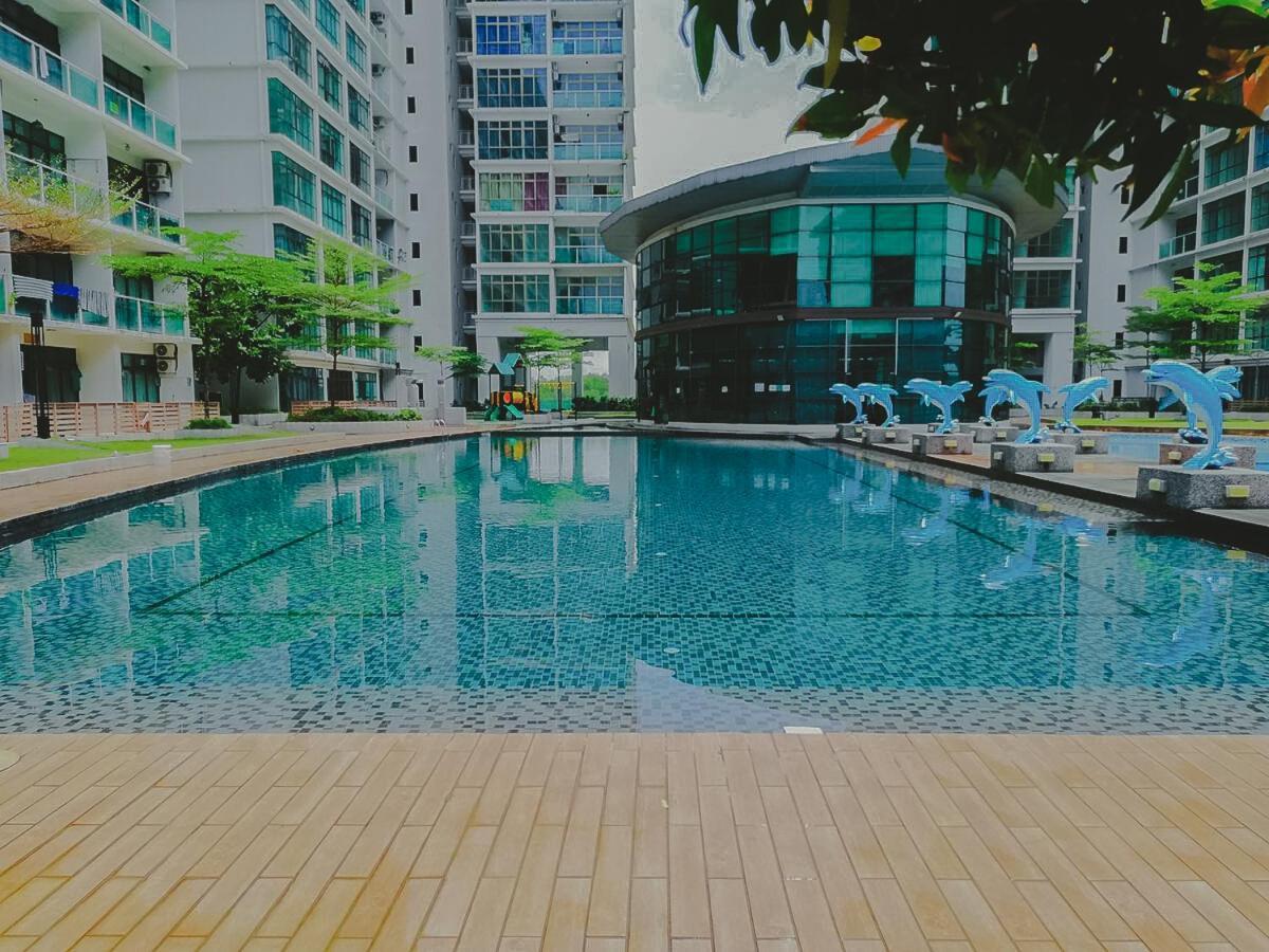 Apartemen -lake View- Mount Austin Ikea Toppen 10 Mins - B108 *