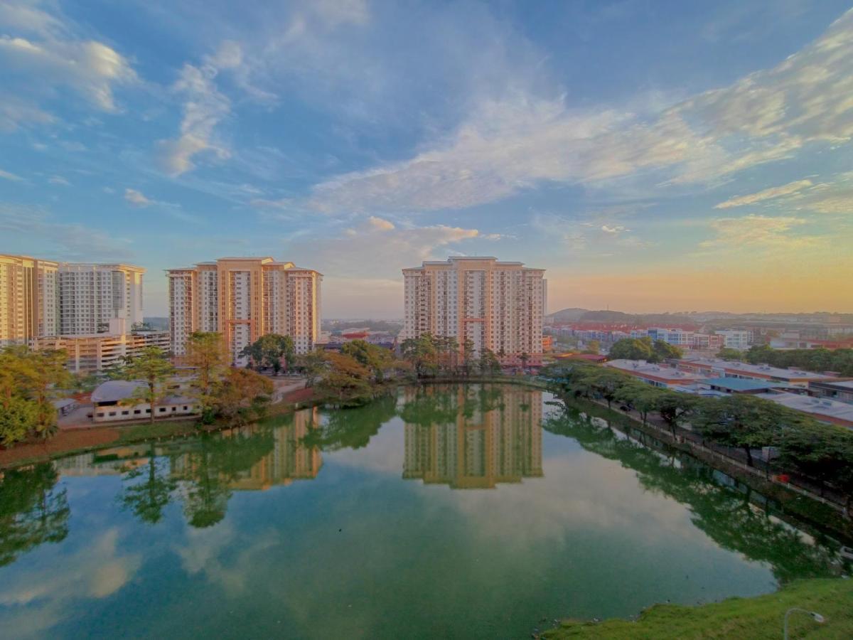 -lake View- Mount Austin Ikea Toppen 10 Mins - B108 *